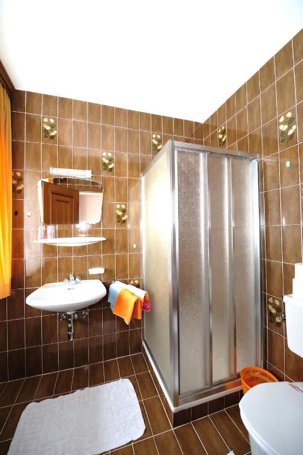 Buttermilchalm Bed & Breakfast Санкт Мартин ам Тененгебирге Екстериор снимка